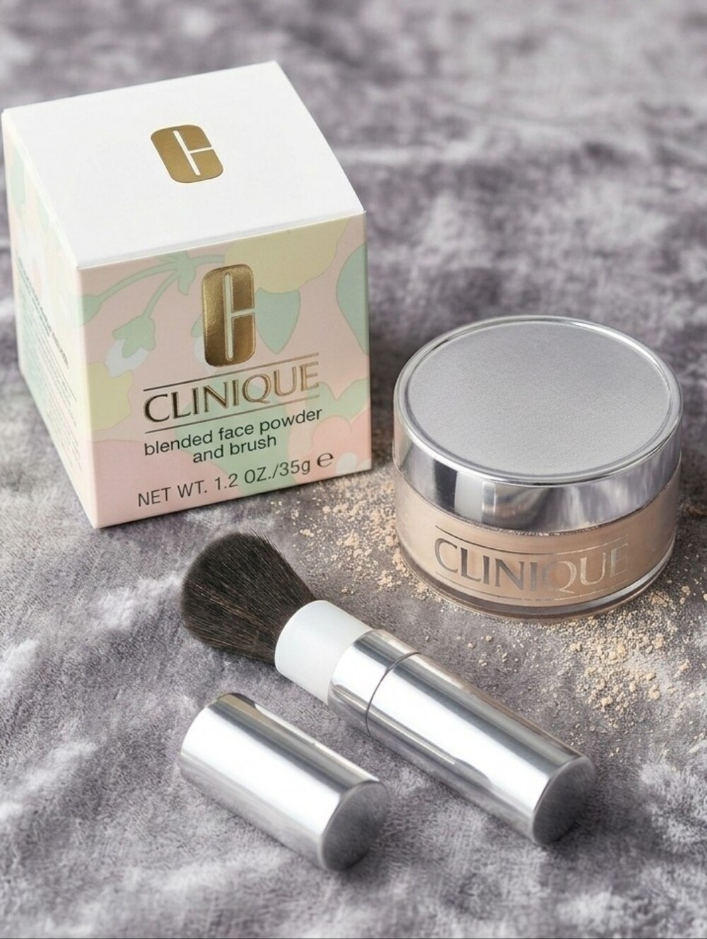 Clinique Blended Face Powder and Brush 1.2 oz / 35g - NIB 03 Transparency